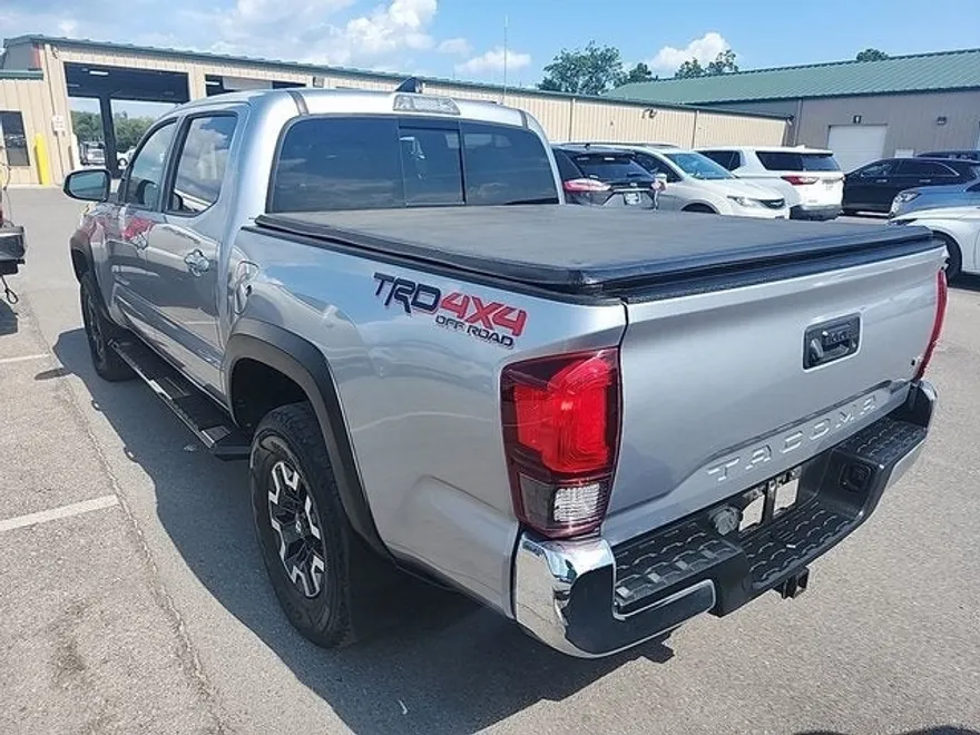 2018 Toyota Tacoma TRD Sport photo 1