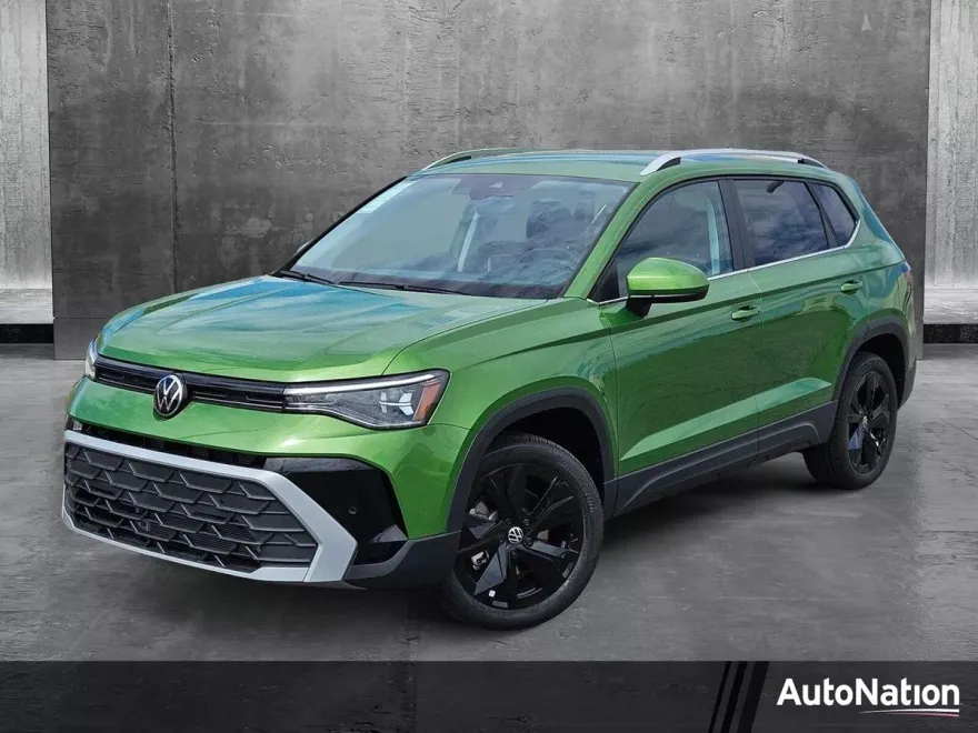 2025 Volkswagen Taos SE photo 1