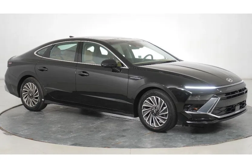2025 Hyundai Sonata Hybrid Limited photo 1