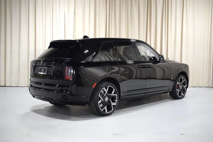 2026 Rolls Royce Cullinan Black Badge photo 1