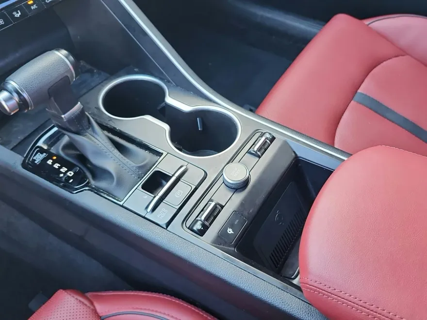 2024 Kia K5 GT-Line photo 1