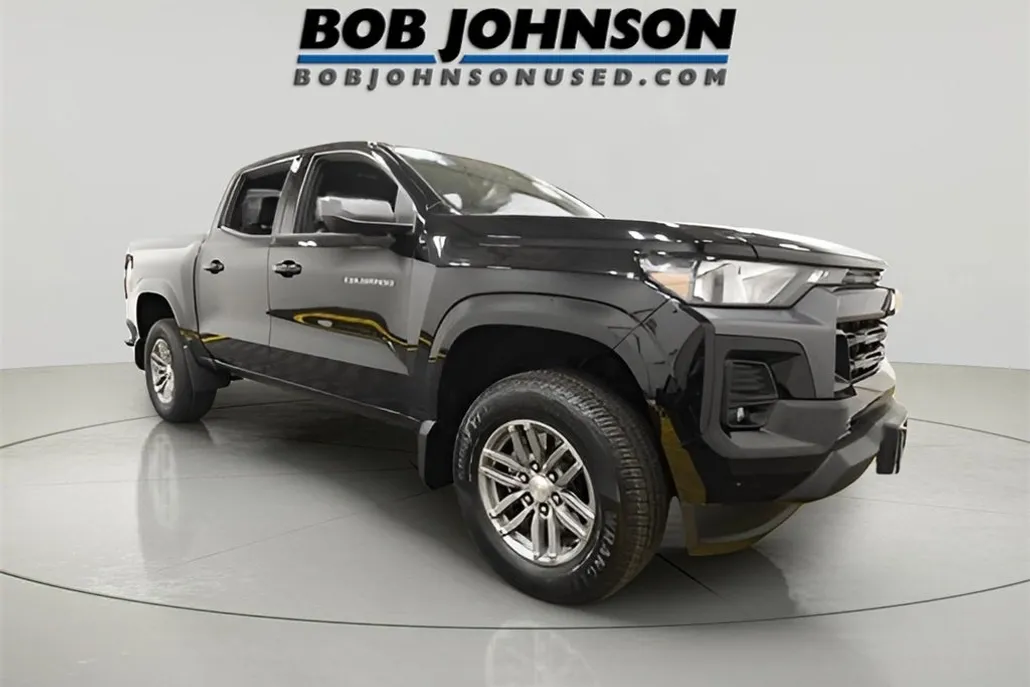2024 Chevrolet Colorado LT photo 1
