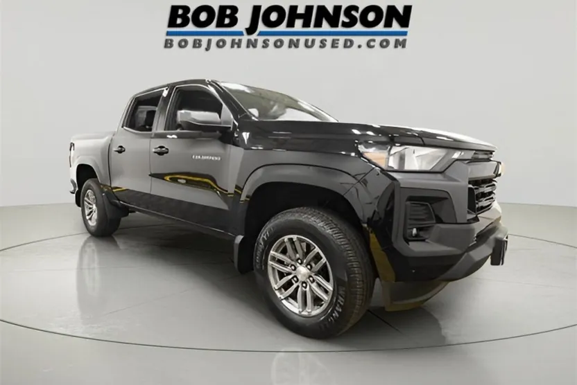 2024 Chevrolet Colorado LT photo 1