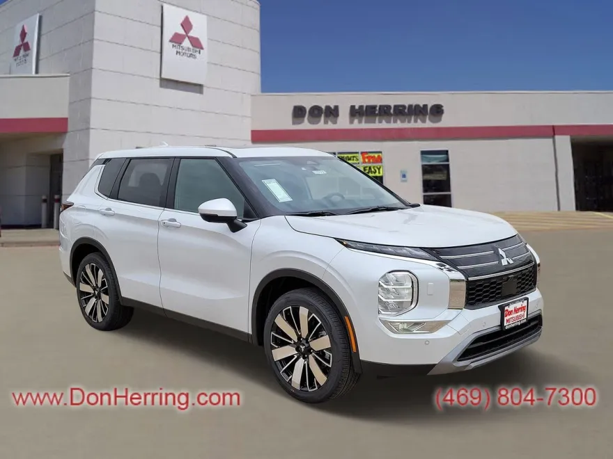 2025 Mitsubishi Outlander SE photo 1