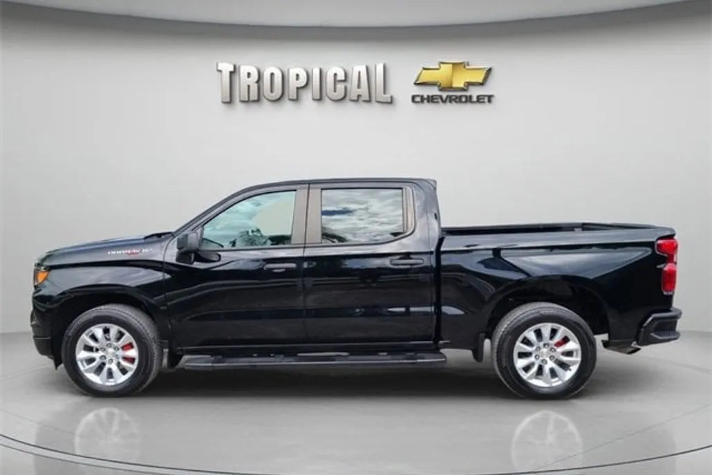 2023 Chevrolet Silverado 1500 Custom photo 1