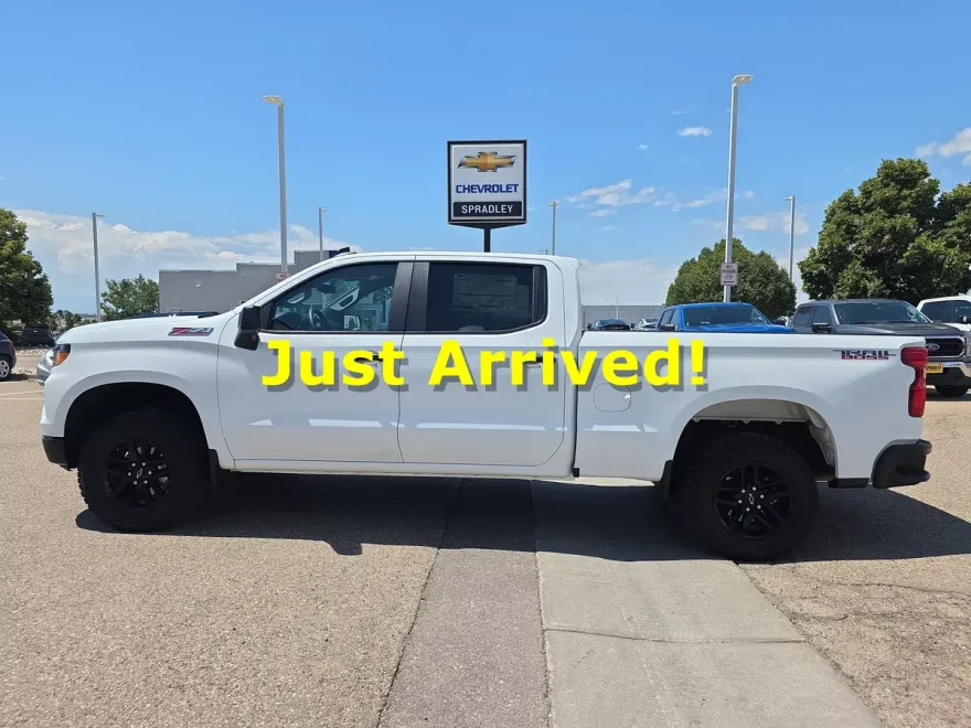 2025 Chevrolet Silverado 1500 Custom Trail Boss photo 1