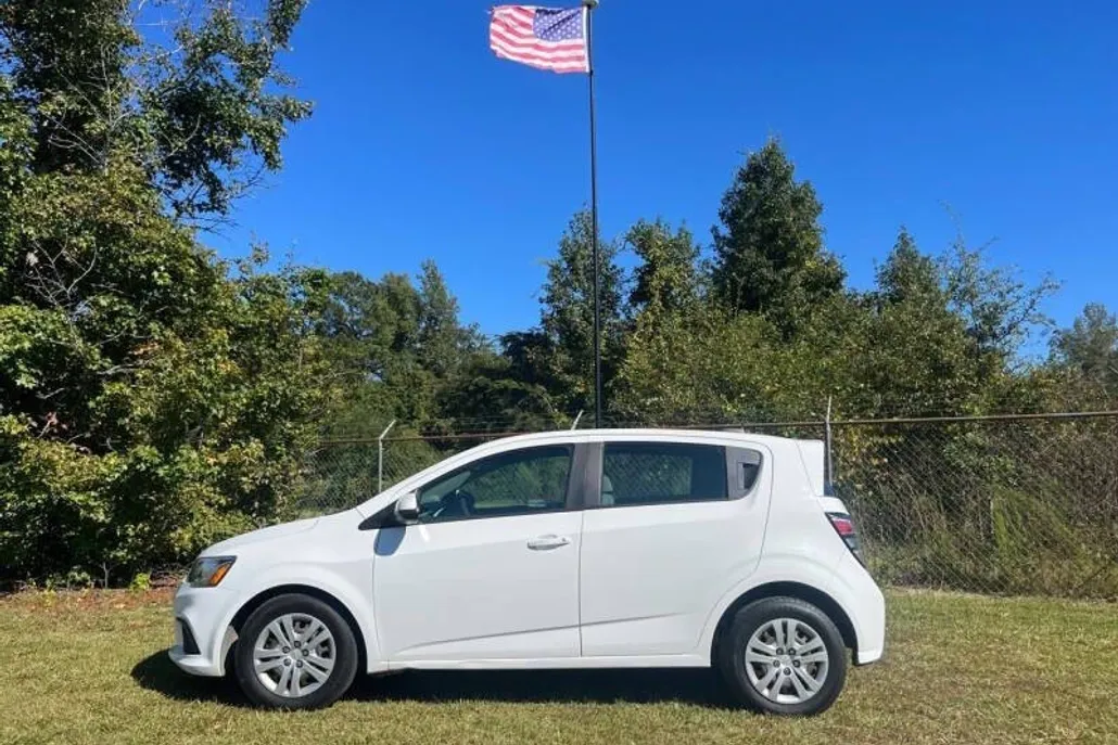 2017 Chevrolet Sonic LT photo 1