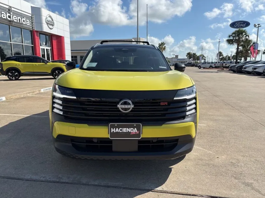 2025 Nissan Kicks SR photo 1