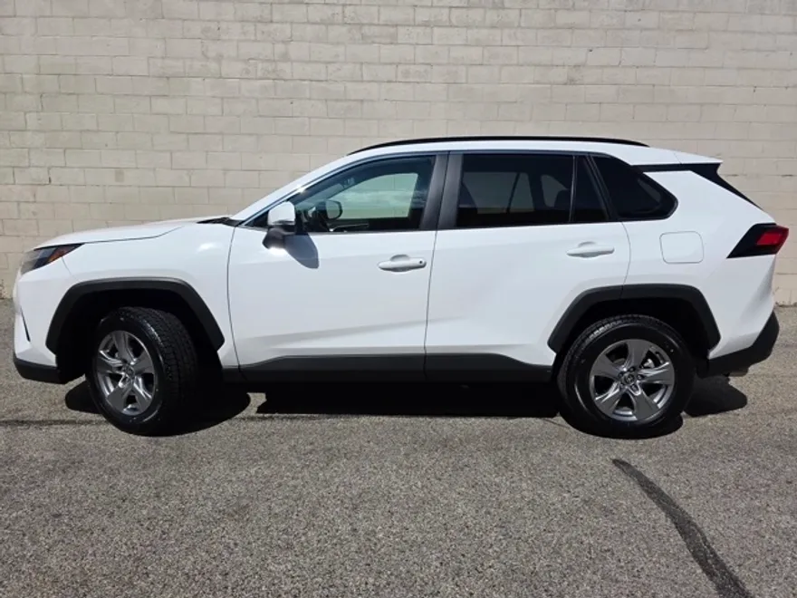 2024 Toyota RAV4 XLE photo 1
