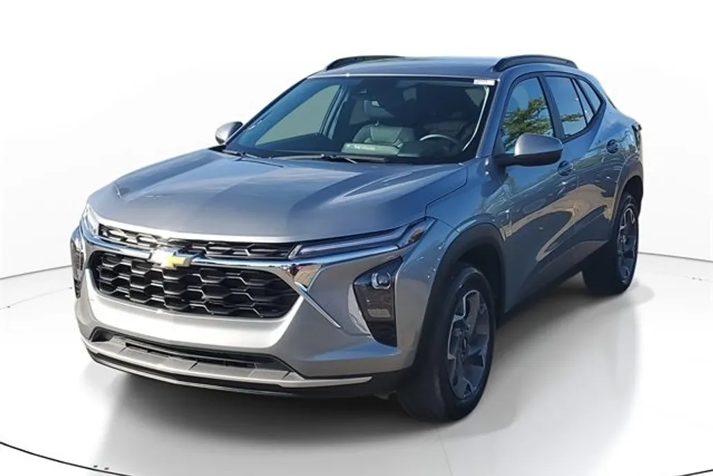2024 Chevrolet Trax LT photo 1