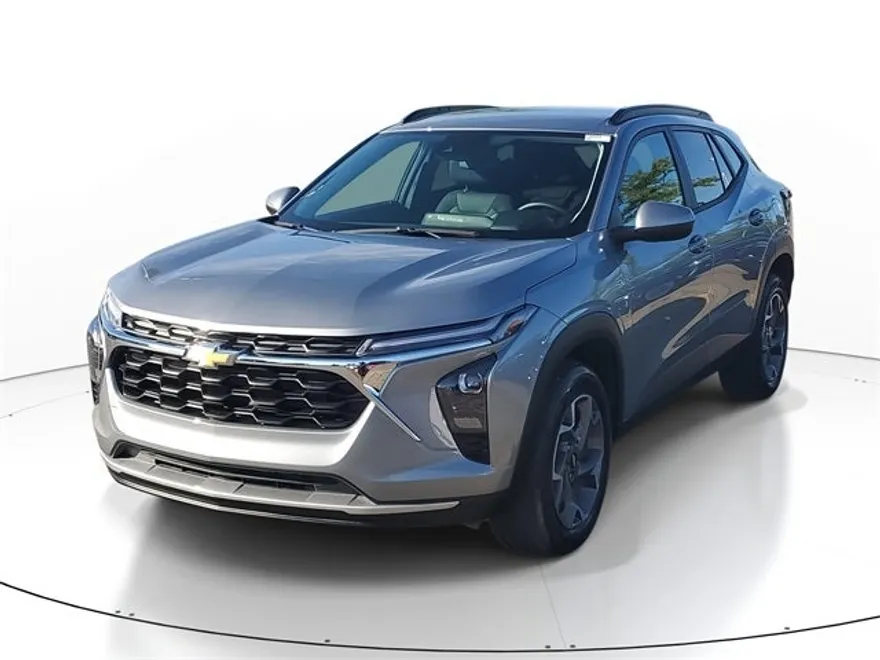 2024 Chevrolet Trax LT photo 1