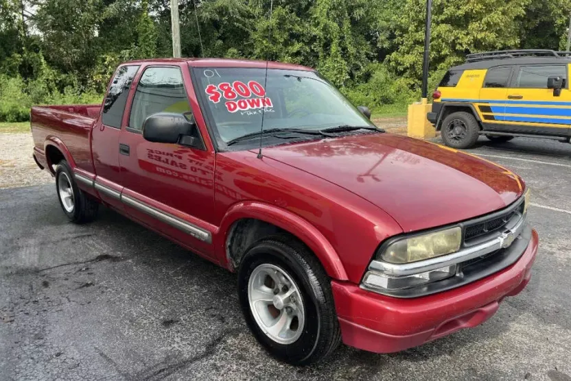 2001 Chevrolet S-10 Pickup photo 1
