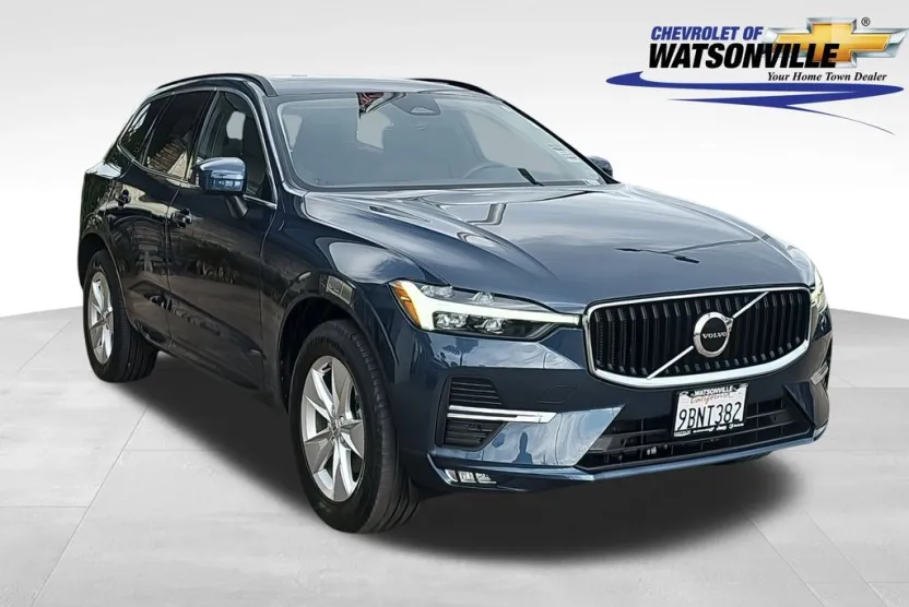 2022 Volvo XC60 B5 Momentum photo 1
