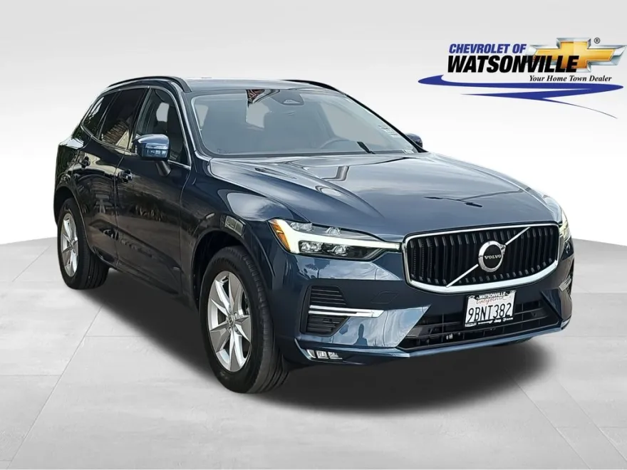 2022 Volvo XC60 B5 Momentum photo 1