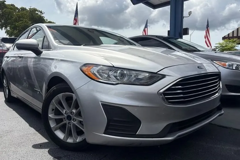 2019 Ford Fusion Hybrid SE photo 1