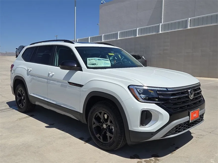 2025 Volkswagen Atlas Peak Edition SE photo 1