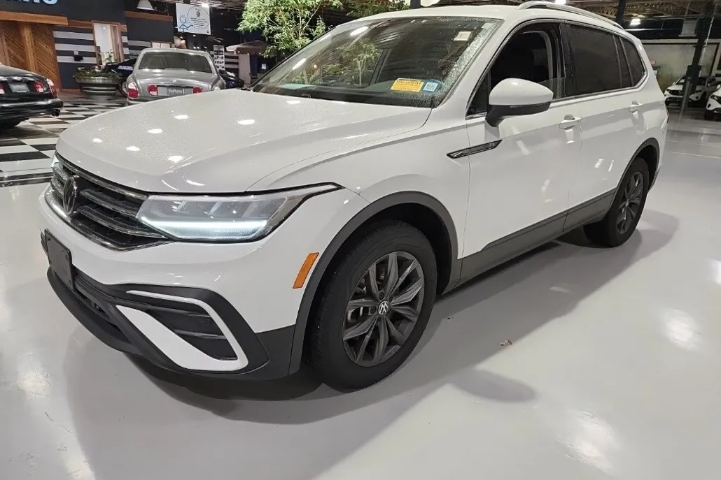 2022 Volkswagen Tiguan SE photo 1