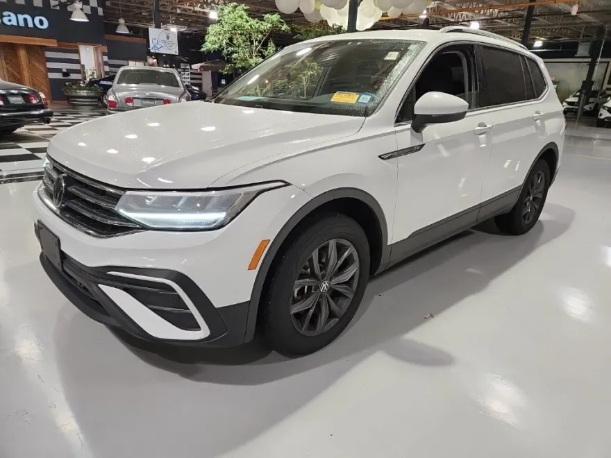 2022 Volkswagen Tiguan SE photo 1