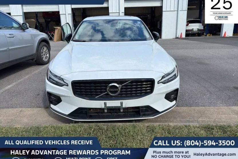 2022 Volvo S60 B5 Momentum photo 1