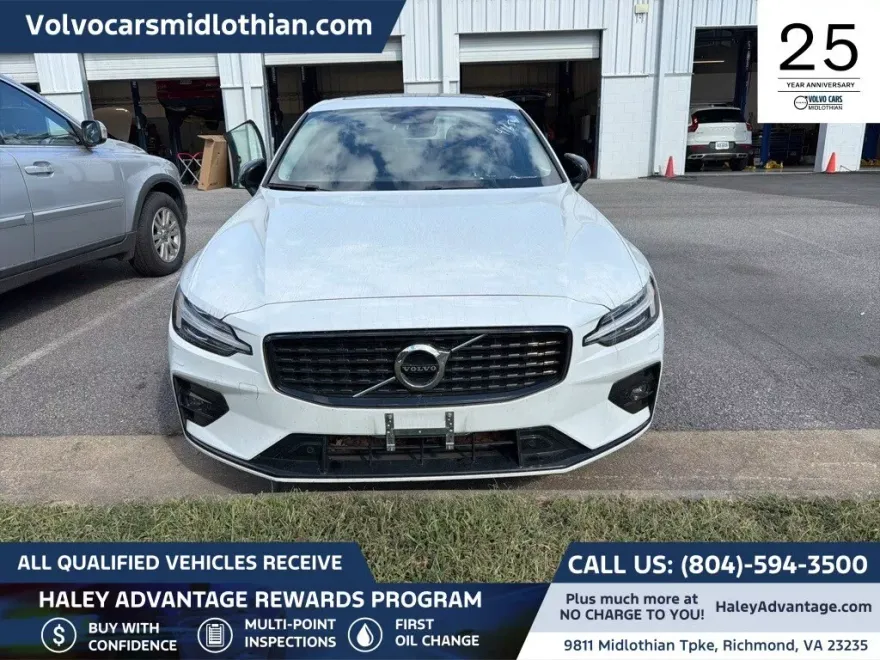 2022 Volvo S60 B5 Momentum photo 1