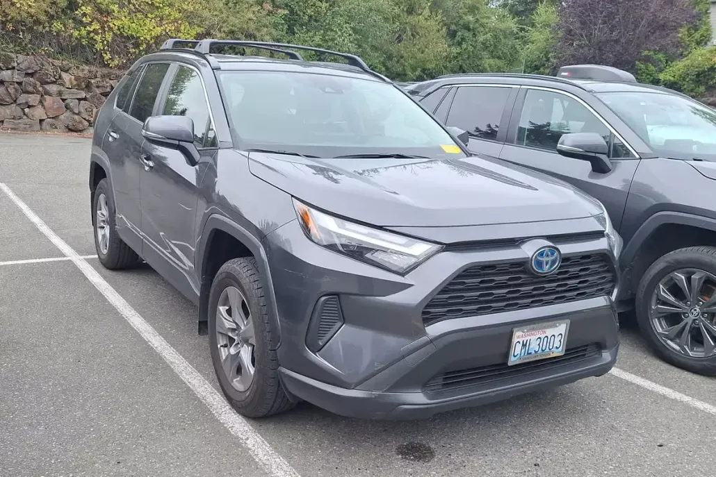 2024 Toyota RAV4 Hybrid LE photo 1