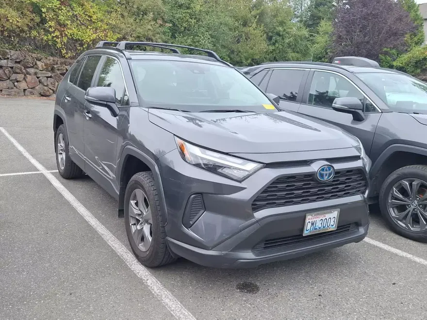 2024 Toyota RAV4 Hybrid LE photo 1