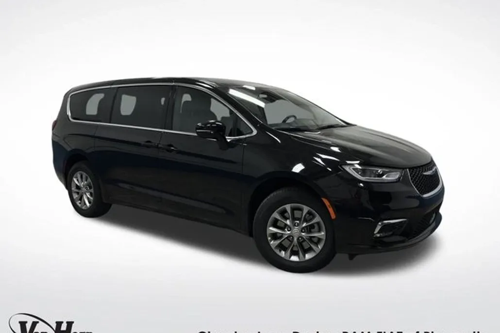 2026 Chrysler Pacifica photo 1