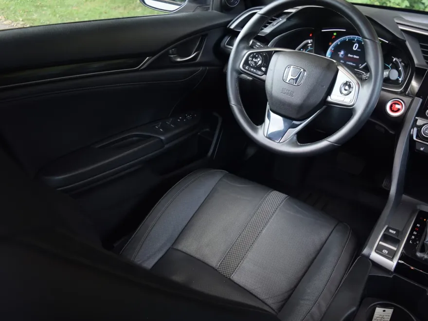 2020 Honda Civic EX-L Hatchback photo 1