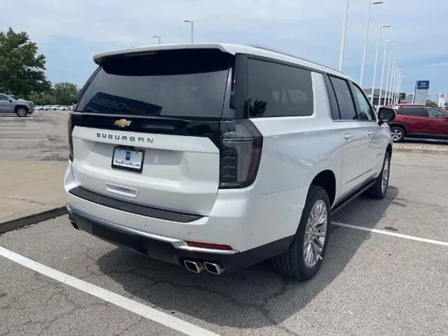 2025 Chevrolet Suburban High Country photo 1