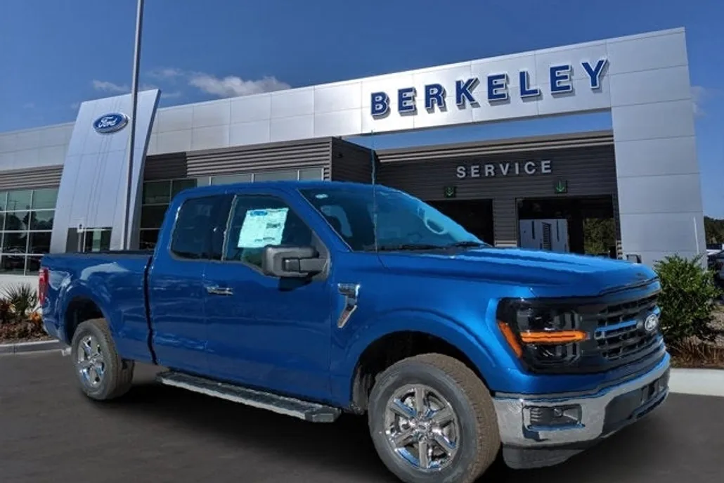 2025 Ford F-150 XLT photo 1