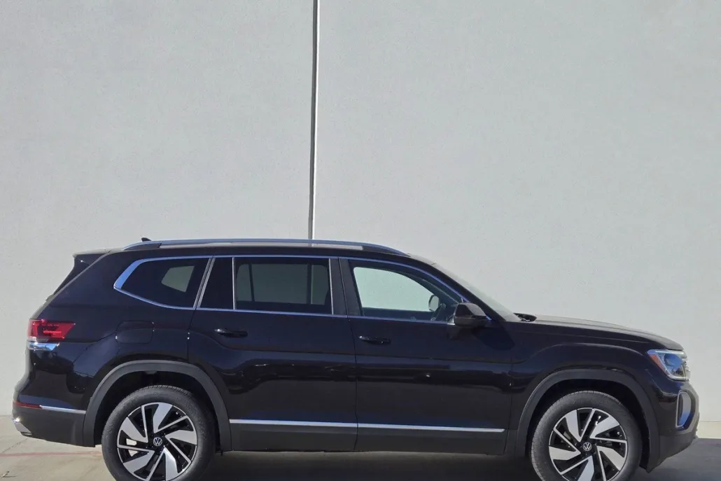 2025 Volkswagen Atlas SEL photo 1