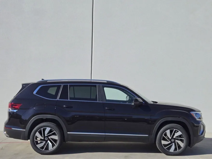 2025 Volkswagen Atlas SEL photo 1