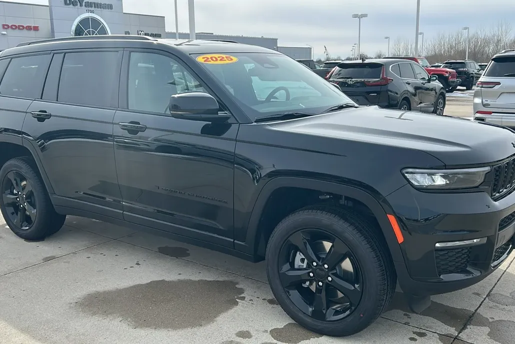 2025 Jeep Grand Cherokee Limited photo 1