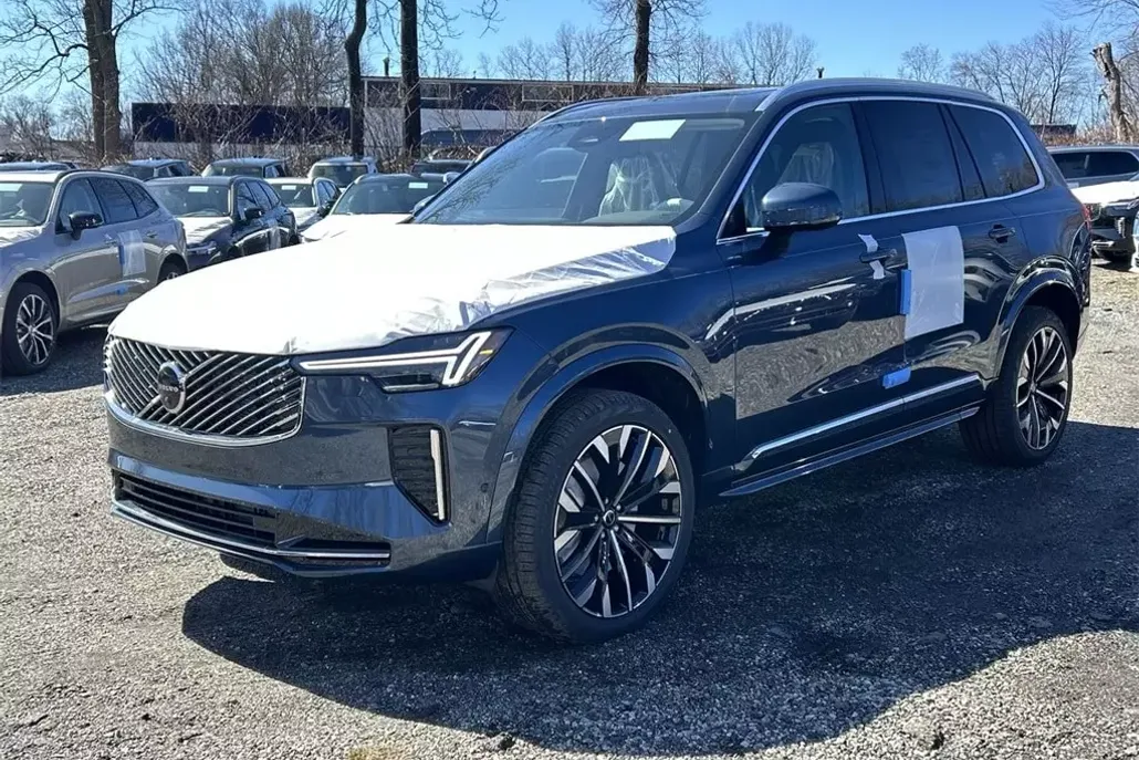 2025 Volvo XC90 Plus photo 1