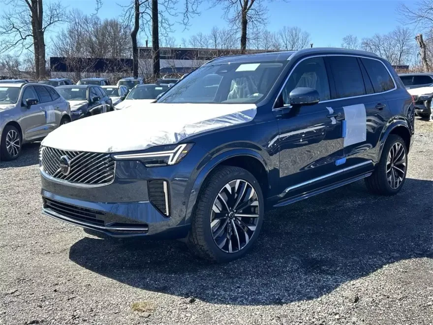 2025 Volvo XC90 Plus photo 1