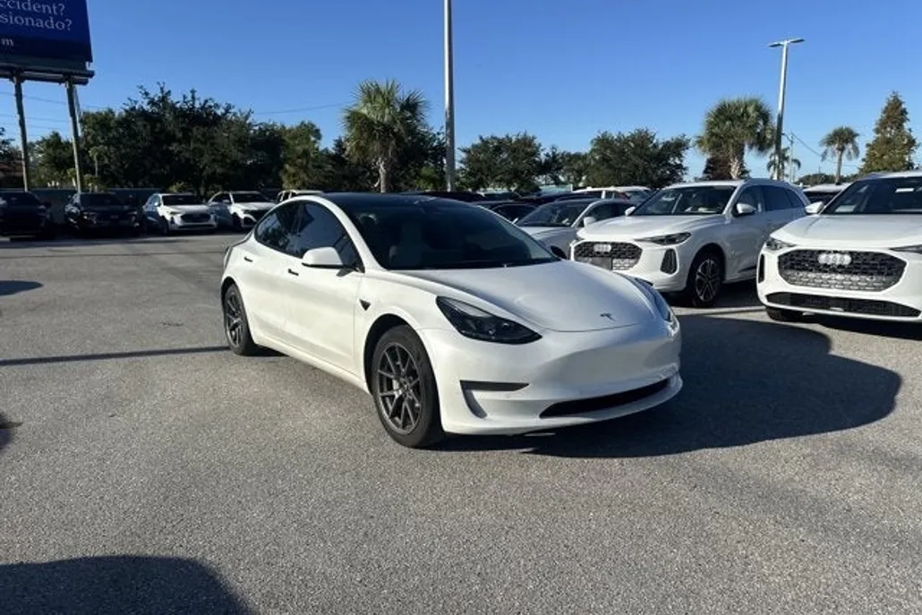 2021 Tesla Model 3 Standard Range Plus photo 1