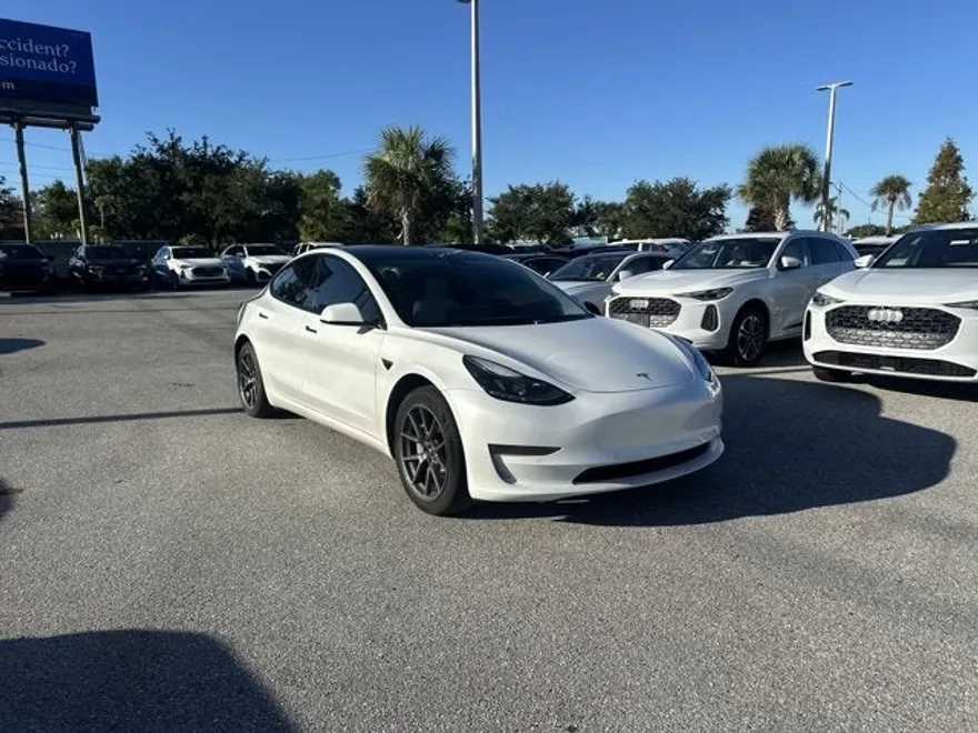 2021 Tesla Model 3 Standard Range Plus photo 1