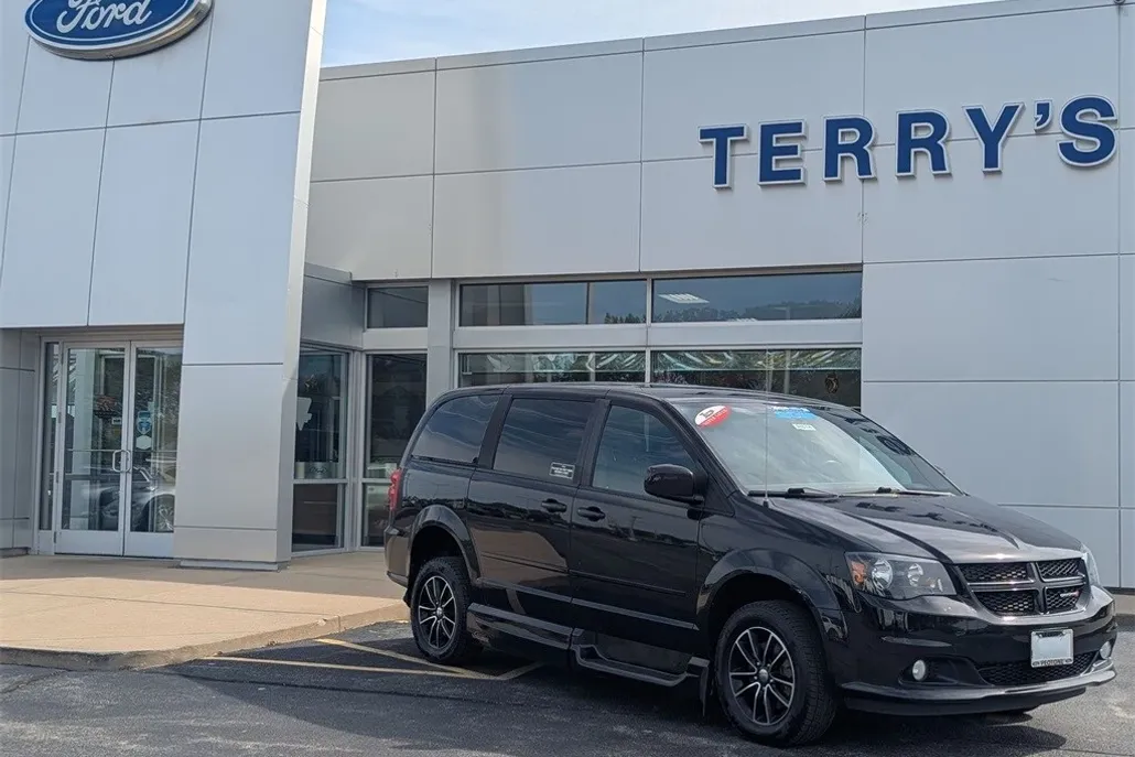 2016 Dodge Grand Caravan SXT photo 1