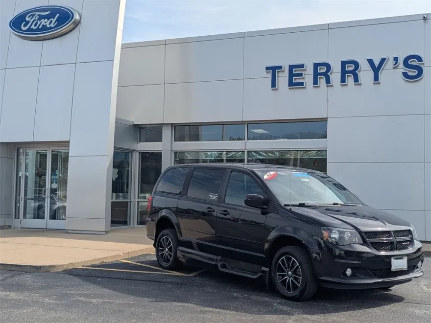 2016 Dodge Grand Caravan SXT photo 1