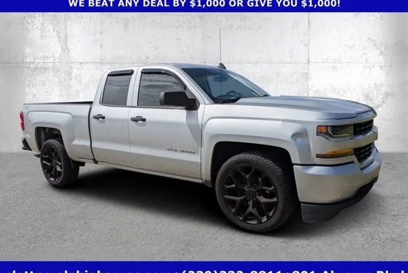 2017 Chevrolet Silverado 1500 Custom photo 1