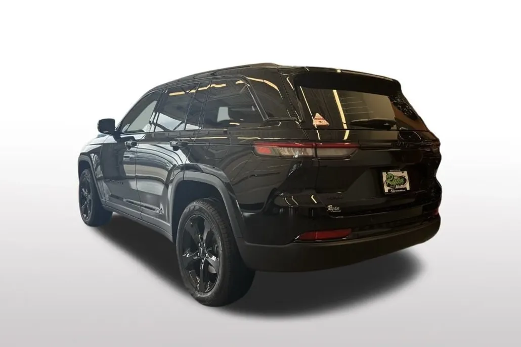 2025 Jeep Grand Cherokee Limited photo 1