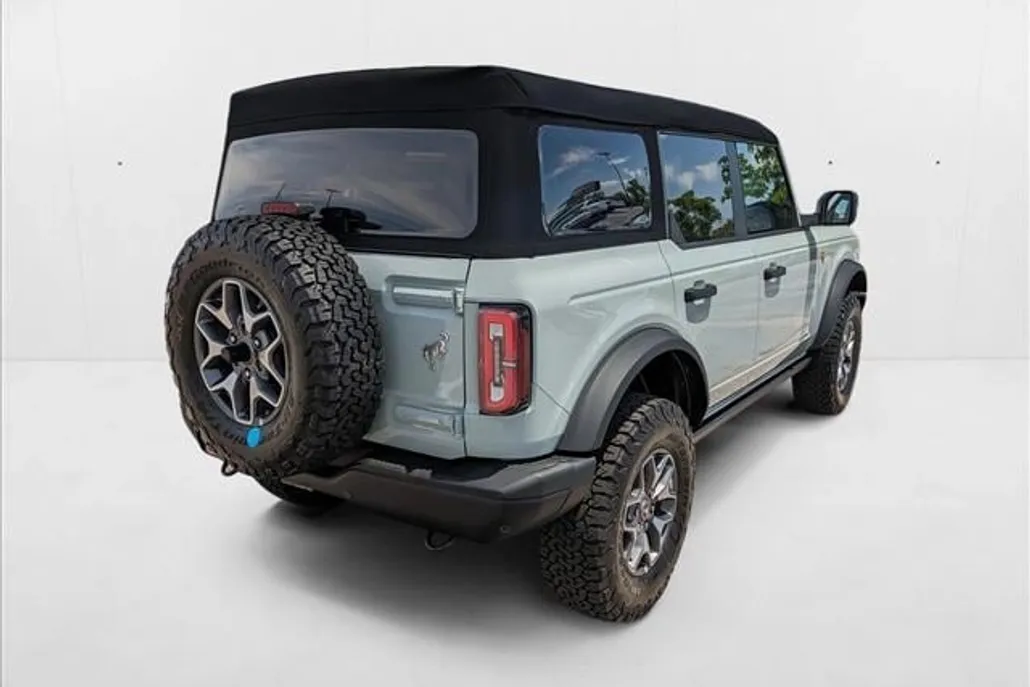 2024 Ford Bronco Badlands photo 1