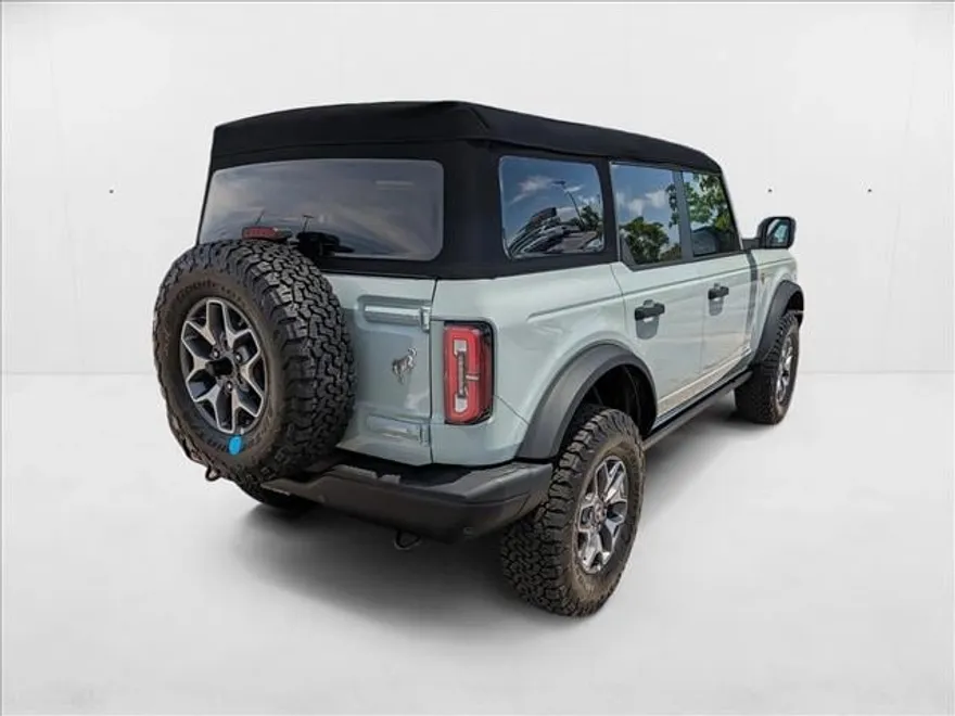 2024 Ford Bronco Badlands photo 1