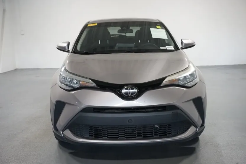 2020 Toyota C-HR LE photo 1