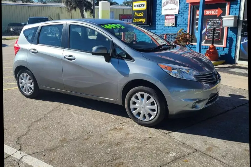 2014 Nissan Versa Note SV photo 1