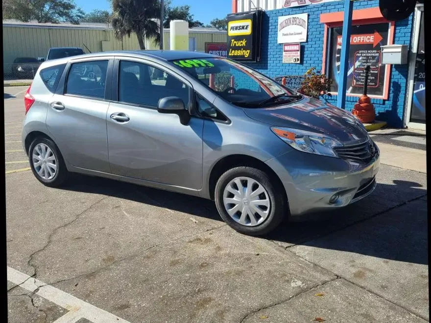 2014 Nissan Versa Note SV photo 1