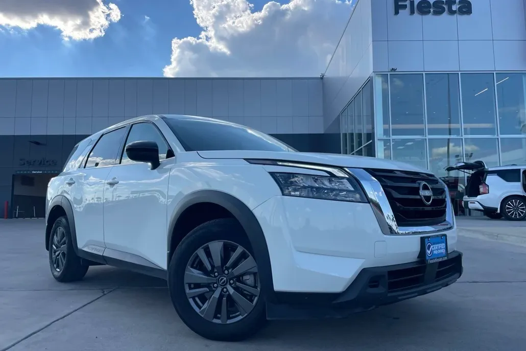 2024 Nissan Pathfinder S photo 1