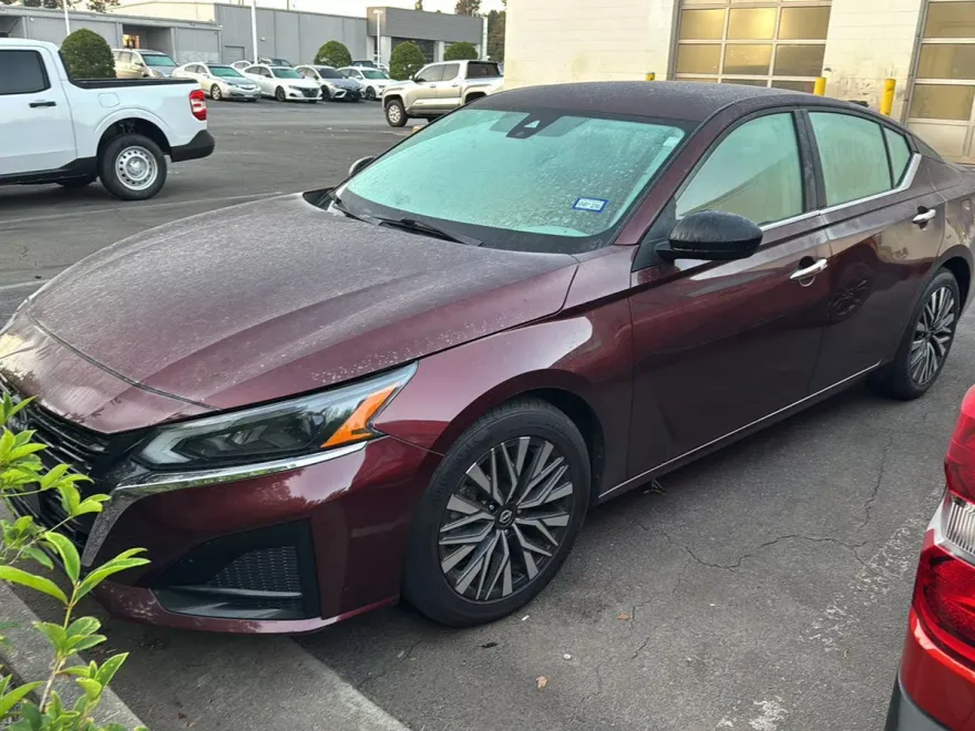 2024 Nissan Altima 2.5 SV photo 1