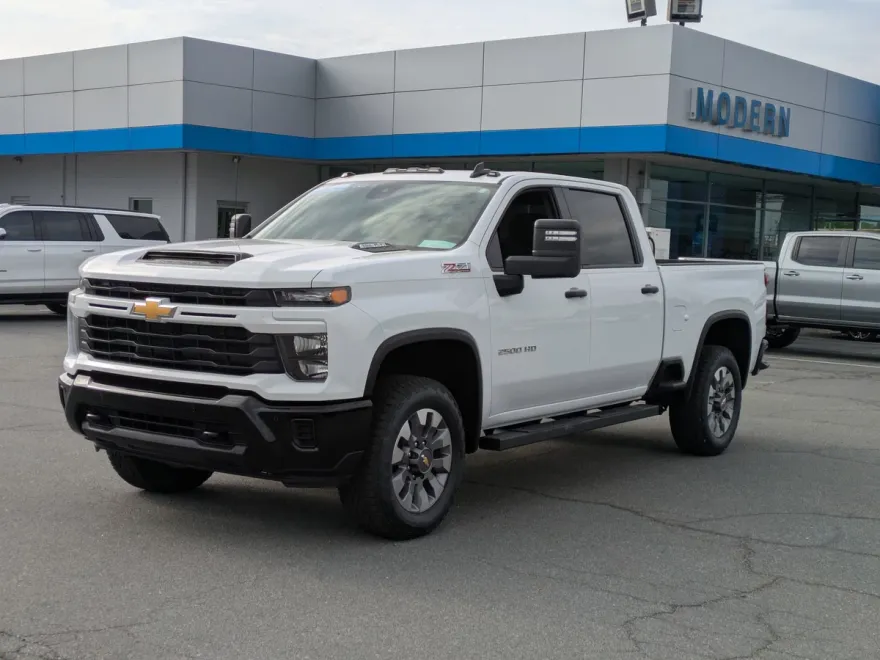 2025 Chevrolet Silverado 2500HD Custom photo 1