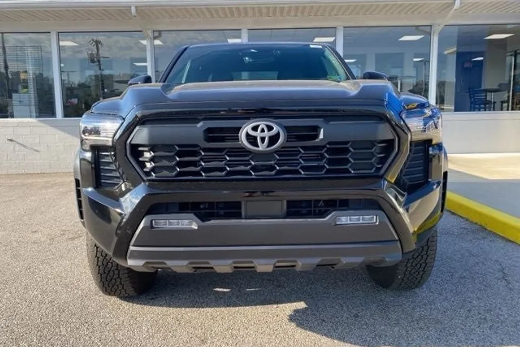 2024 Toyota Tacoma TRD Off-Road photo 1